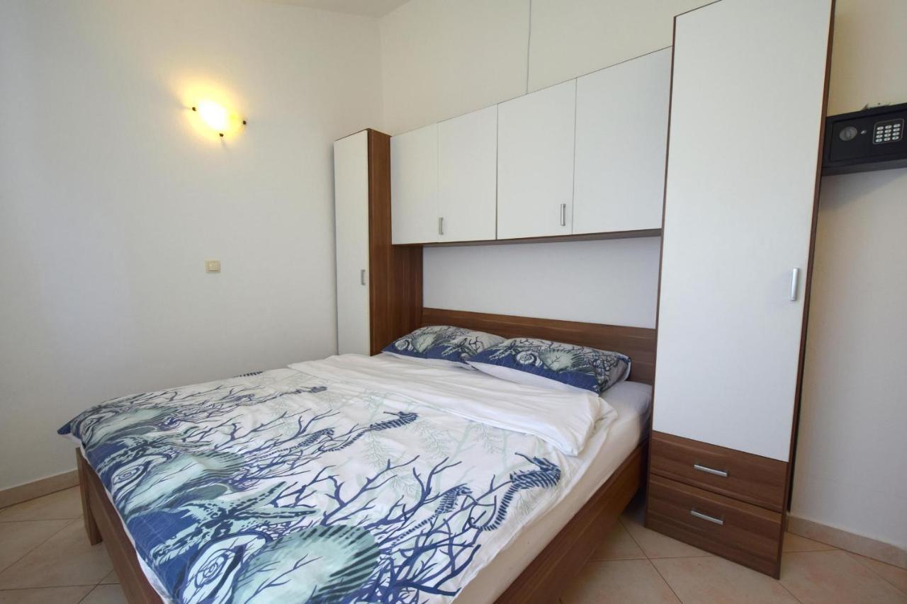 Holiday Home Pere Malinska Exterior foto